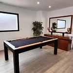 Tropical Chic - Private Pool & Billards 빌라