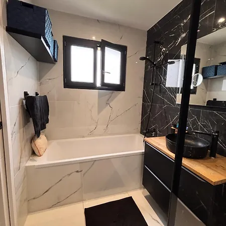 Tropical Chic - Private Pool & Billards * Serignan