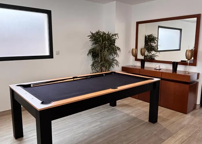Tropical Chic - Private Pool & Billards Villa